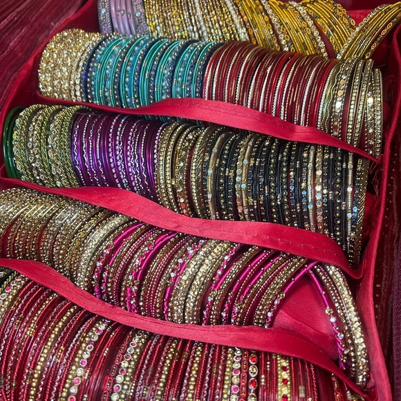 HUGE BOX OF BRACELETS 💝✨ - Picture 7 of 12